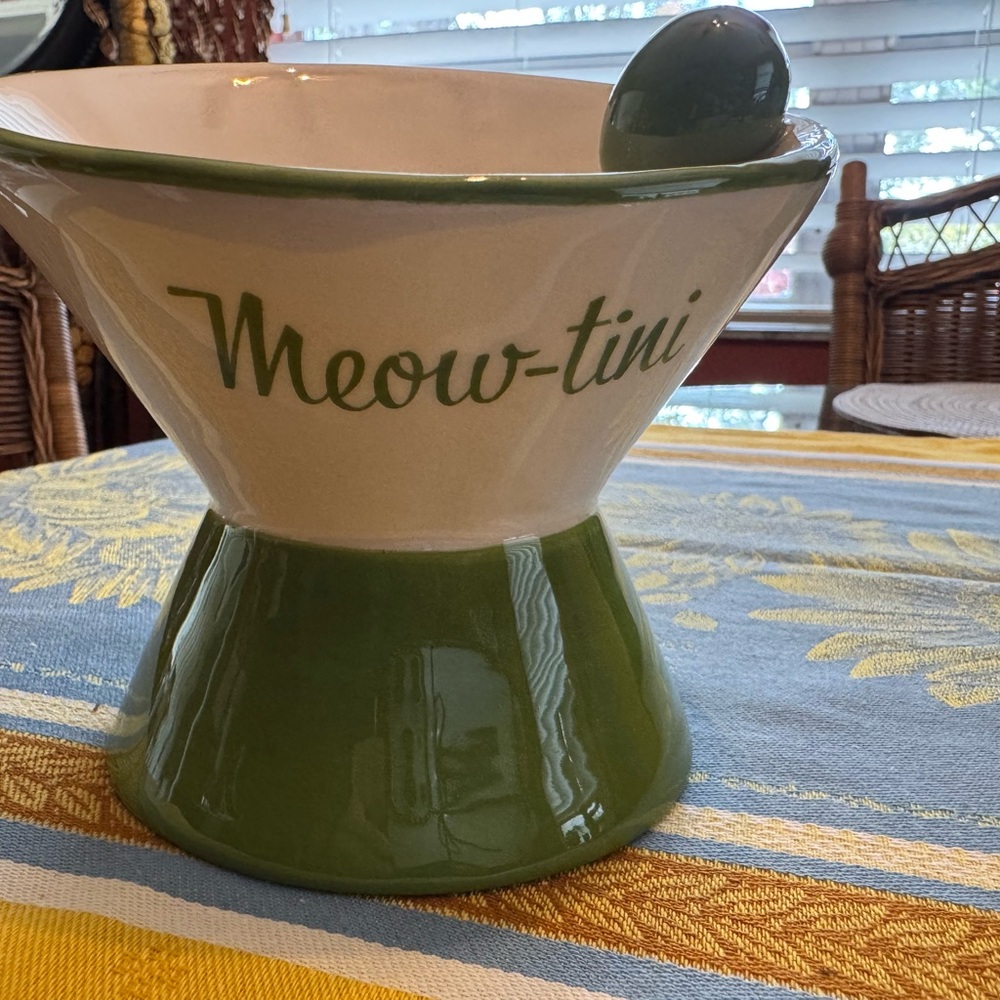 Meow-tini Ceramic Pet Bowl in Green and Cream